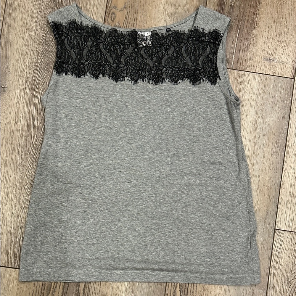 💥CABI💥 Gray +Black Lace Trim Sleveless Top